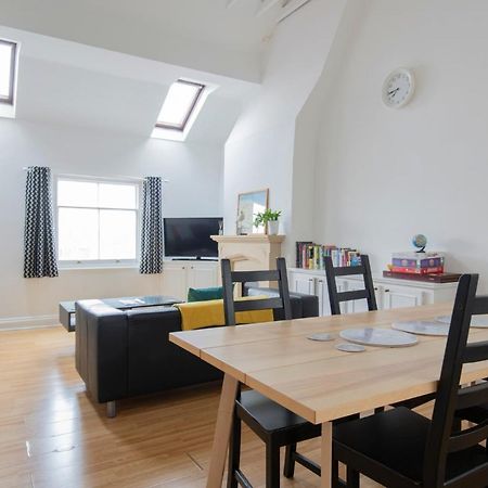 Апартаменти Fantastic 3 Bed Brighton House- Sleeps 6- Superfast Wifi And Garage Екстер'єр фото