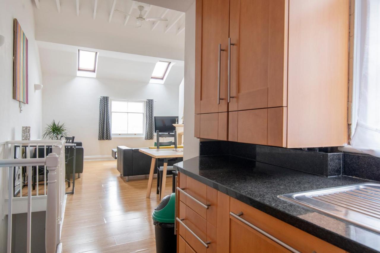 Апартаменти Fantastic 3 Bed Brighton House- Sleeps 6- Superfast Wifi And Garage Екстер'єр фото