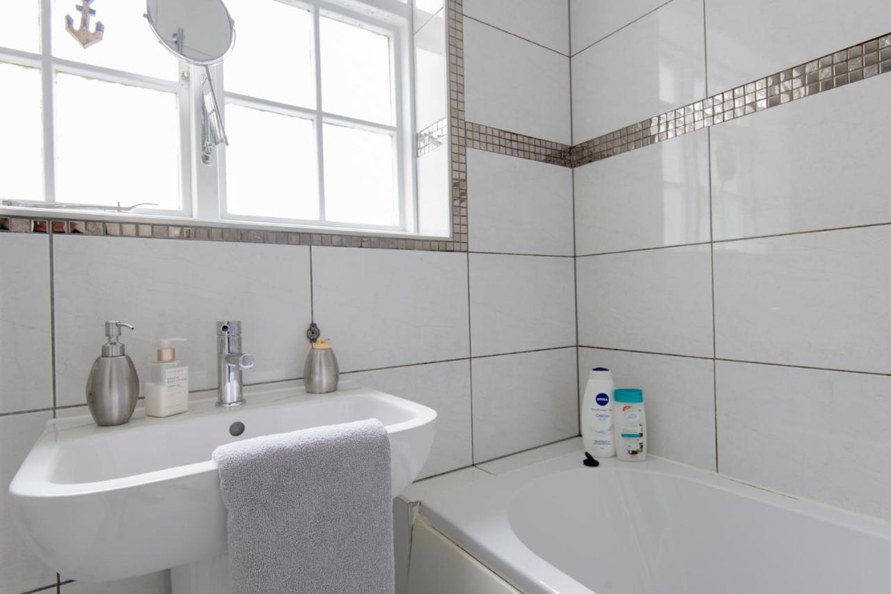 Апартаменти Fantastic 3 Bed Brighton House- Sleeps 6- Superfast Wifi And Garage Екстер'єр фото